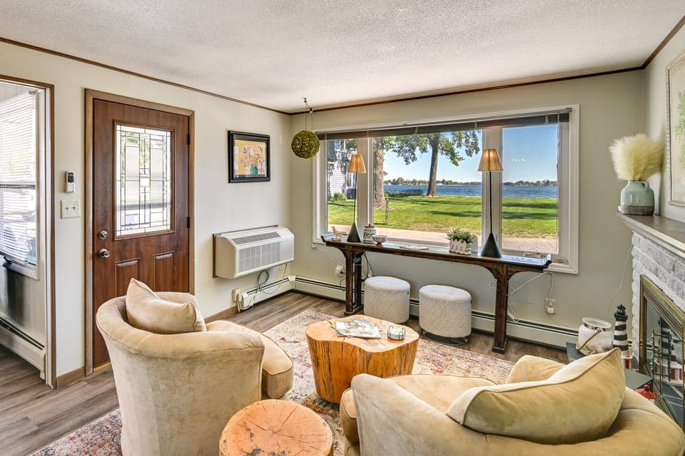 Angler's Paradise: Lake Wawasee Waterfront Home House in Indiana