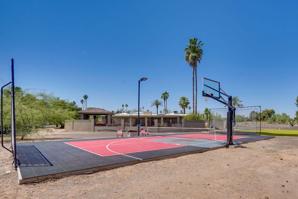 Private Outdoor Oasis! Paradise Valley Family Gem House in Paradise Valley