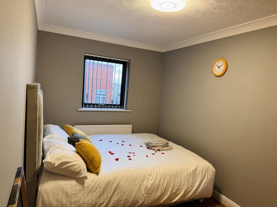 Apartment | 2 bedrooms, iron/ironing board, bed sheets