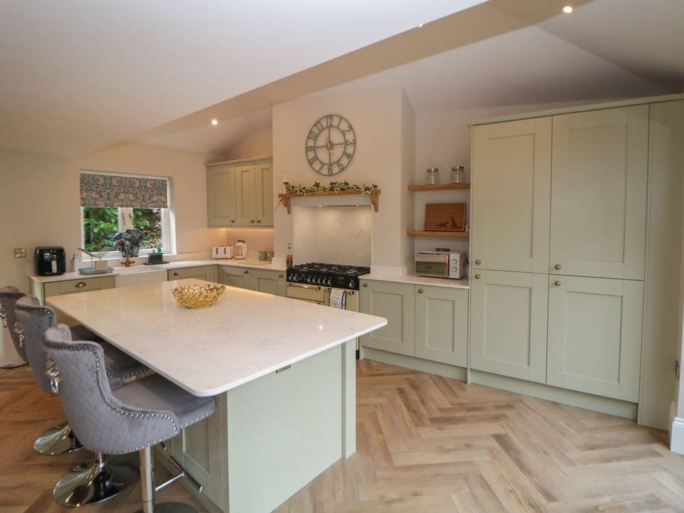 Fridge, dishwasher, electric kettle, toaster