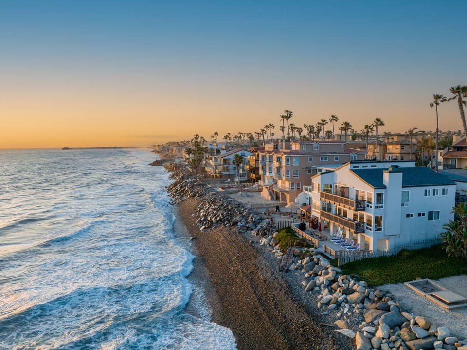 SeaStar kisses the ocean with mulit-level ocean patio views