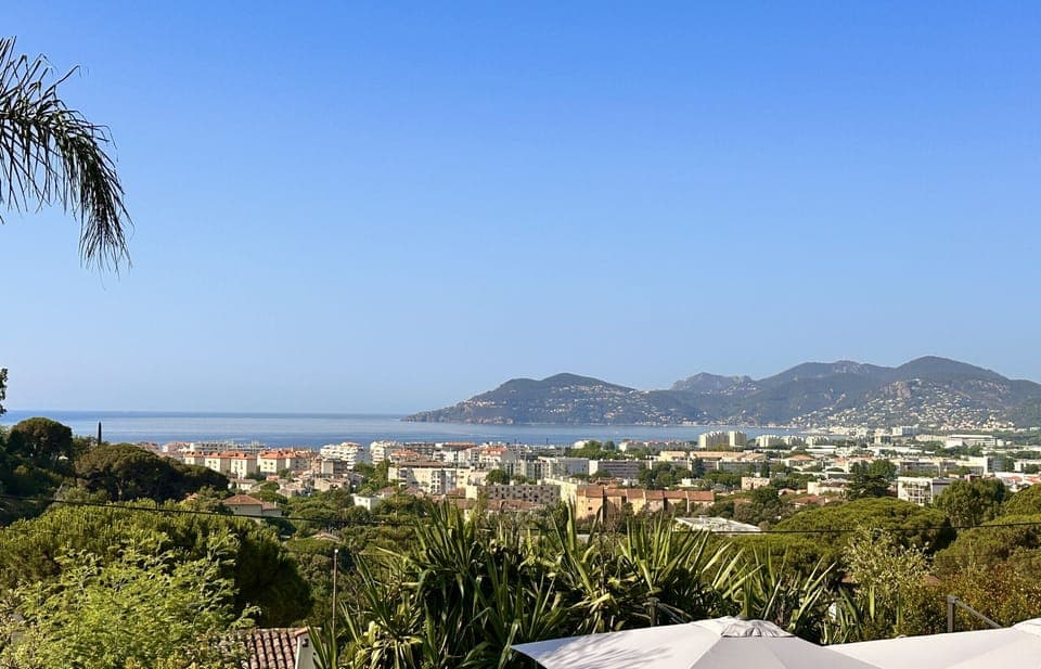 Villa rental with sea view near Cannes city center with swimming pool