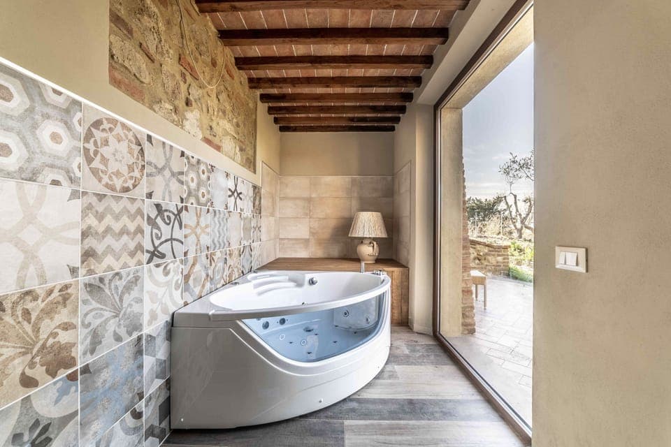 Room | 5 bedrooms, blackout drapes, iron/ironing board, cribs/infant beds