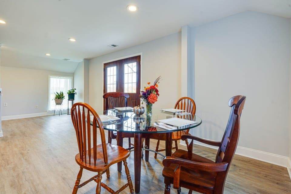 Dining Area | Dishware/Flatware Provided