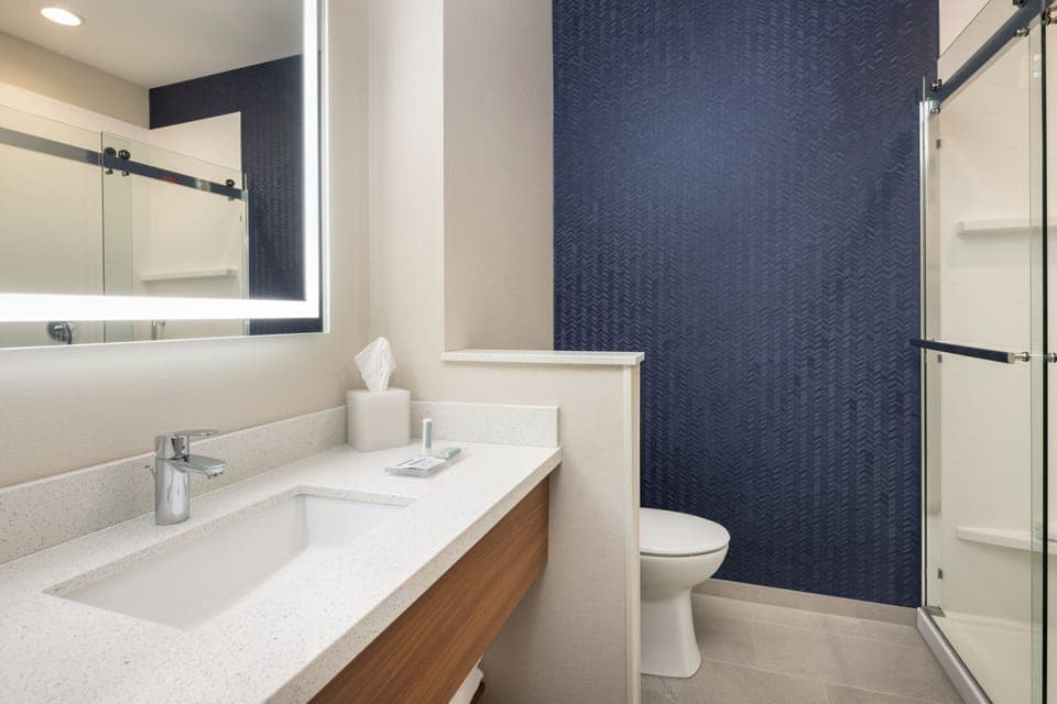 Standard Room, 2 Queen Beds | Bathroom