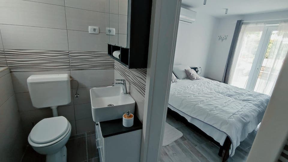 Double Room | Bathroom | Shower, towels, toilet paper