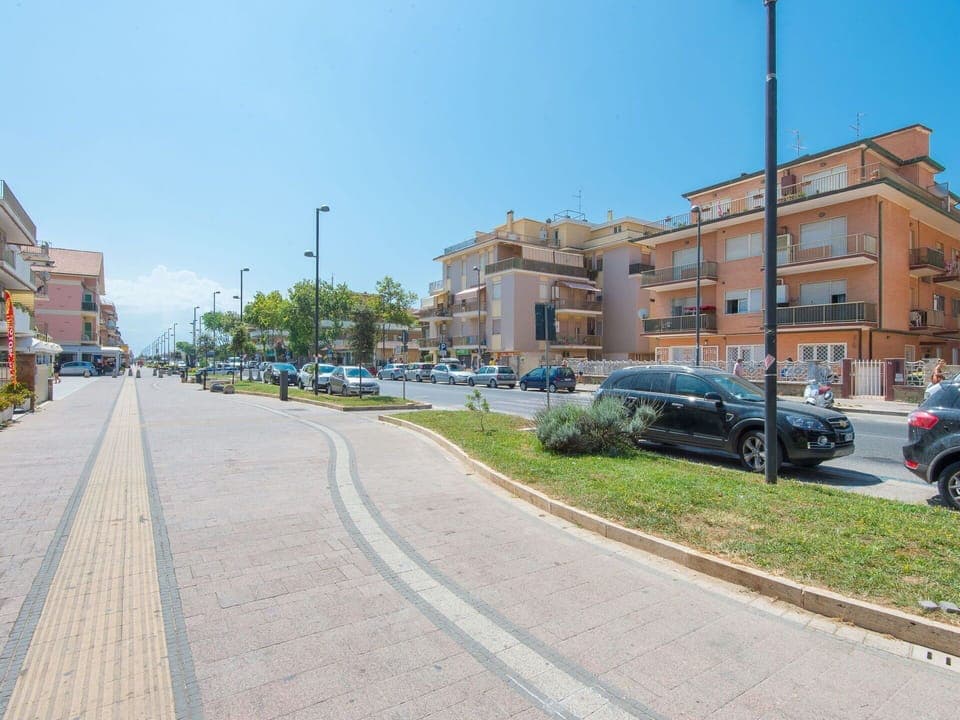 Building, Azure, Swimming Pool, Sky, Shade, Tree, Water, Rectangle, Urban Design, Outdoor Furniture