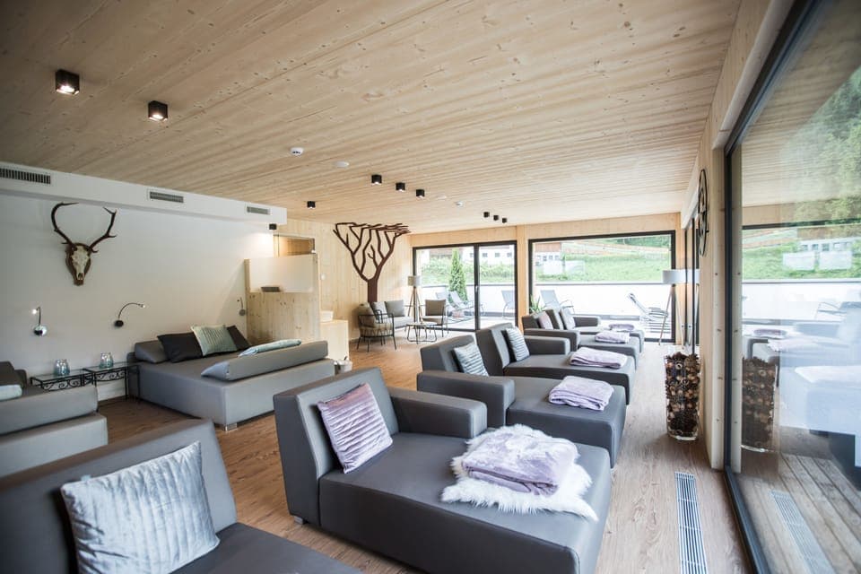 Sauna, body treatments, aromatherapy, hot stone massages