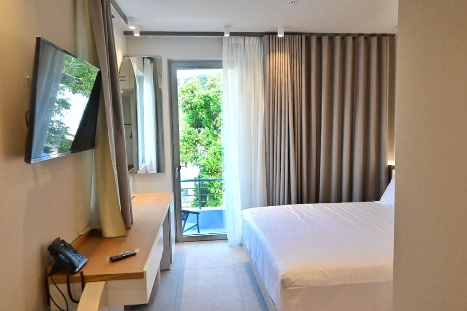 Deluxe Double Room, 1 King Bed | Egyptian cotton sheets, premium bedding, down comforters