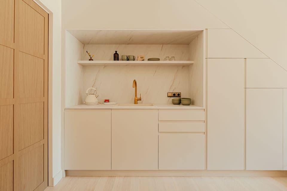 Comfort suite with terrace | Private kitchen | Coffee/tea maker, electric kettle, highchair