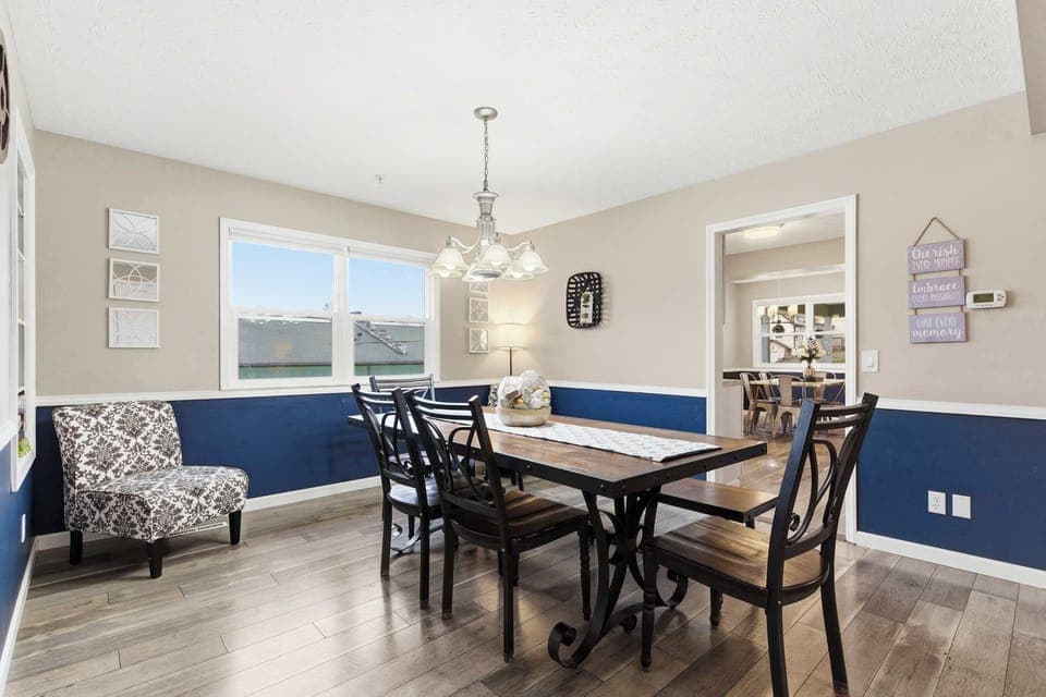 House, Multiple Beds, Hot Tub, Garden View (Branson Downtown Beauty) | Dining