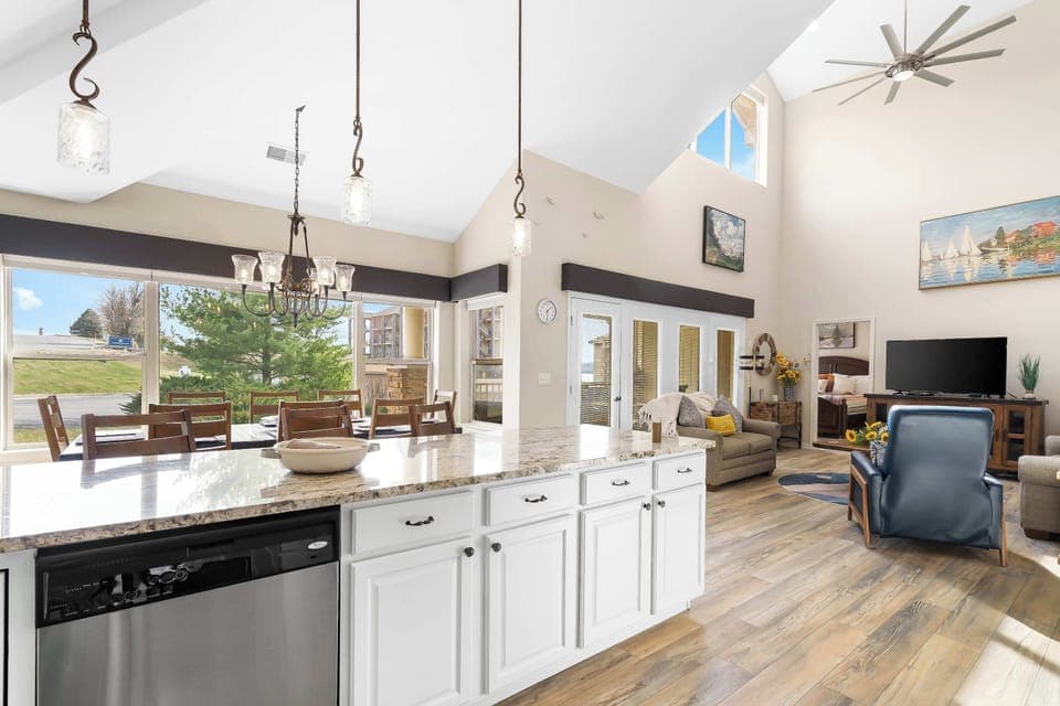 Condo, Multiple Beds, Patio, Garden View (B’Chillin Retreat on Table Rock Lake) | Interior