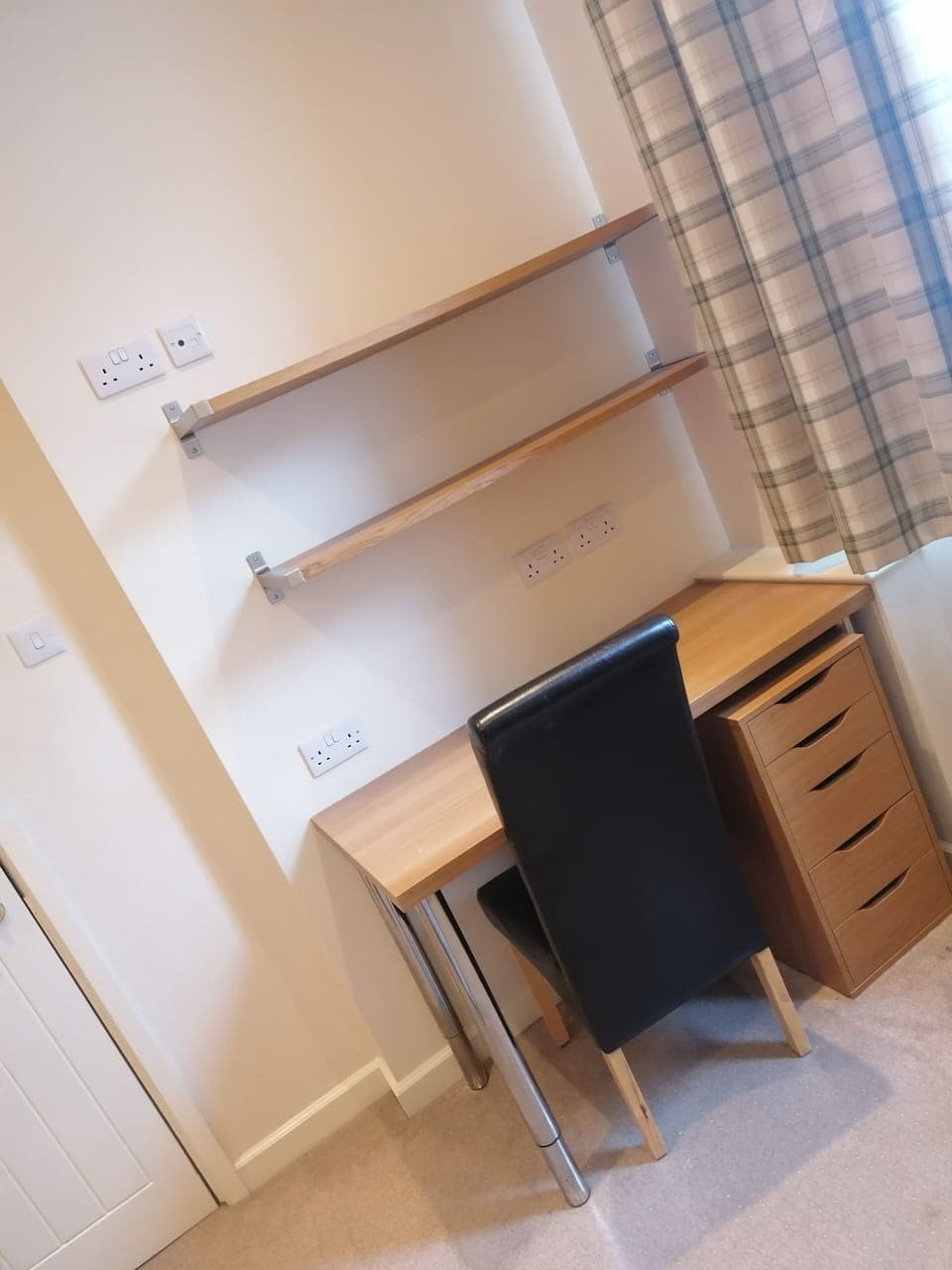 Individually furnished, desk, laptop workspace, free WiFi