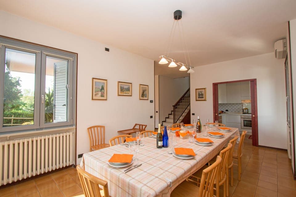 Basic Villa | Dining room