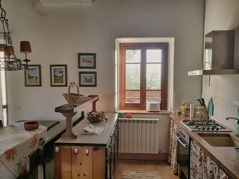 Comfort Cottage | Private kitchen | Full-size fridge, oven, stovetop, coffee/tea maker