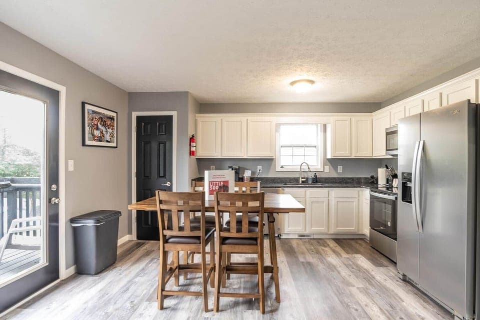 1450 N Willis Dr Unit 1-large-008-029-DSC3883-1499x1000-72dpi