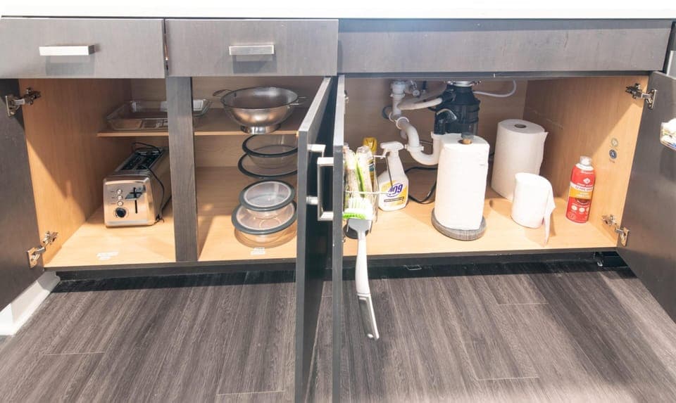 Apartment | Private kitchen | Fridge, microwave, oven, stovetop