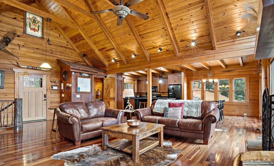 Plenty of seating in the livingroom