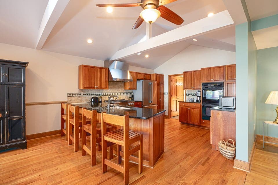 Large eat-in kitchen with peninsula and plenty of counter space
