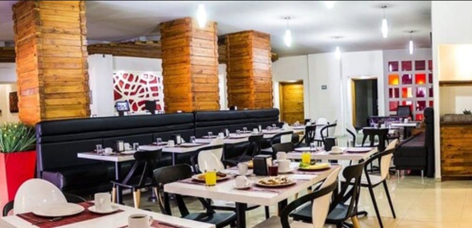 Breakfast, lunch and dinner served