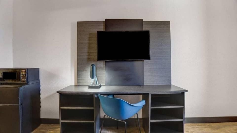 In-room safe, free WiFi, bed sheets