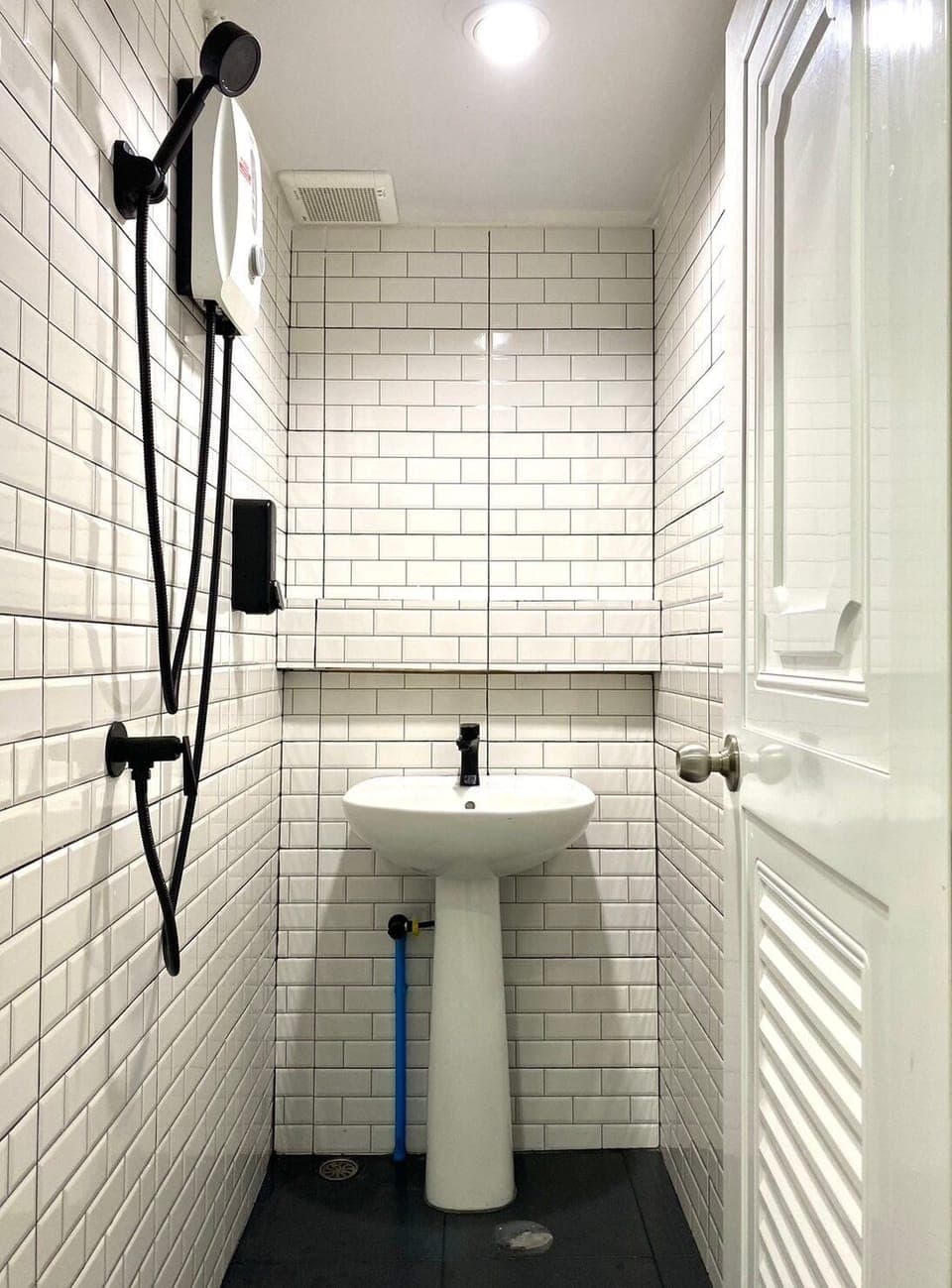 Shower, bidet, towels