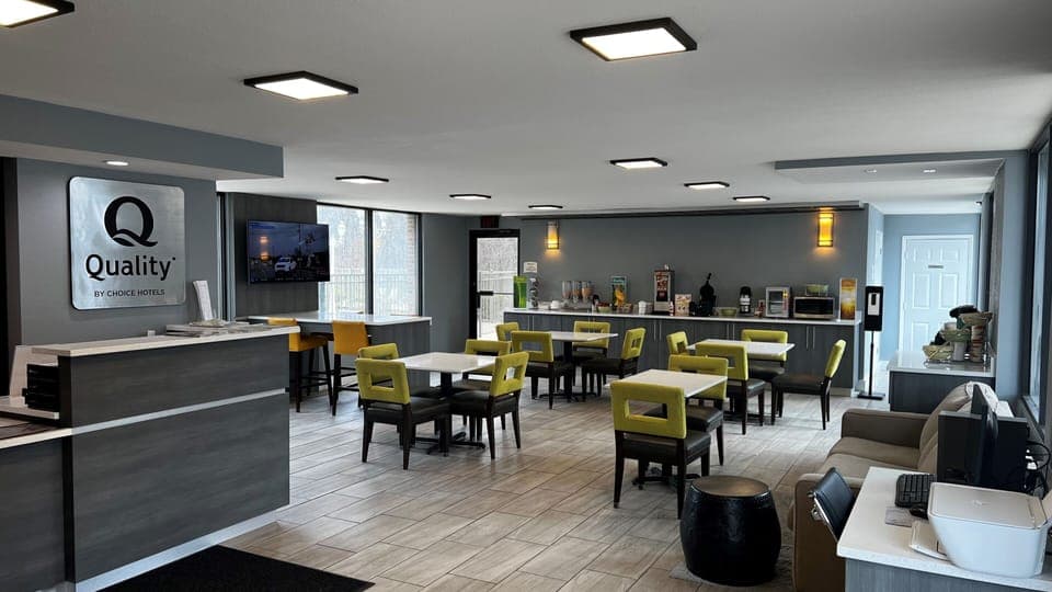 32-inch LED TV with cable channels, TV