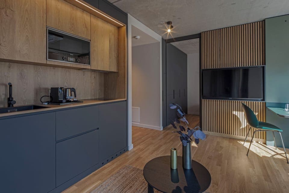 Hypo-allergenic bedding, in-room safe, individually decorated