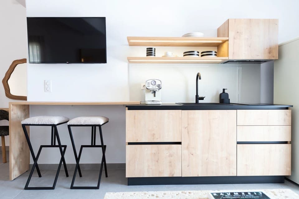 Honeymoon Suite | Private kitchen | Oven, stovetop, espresso maker, coffee/tea maker