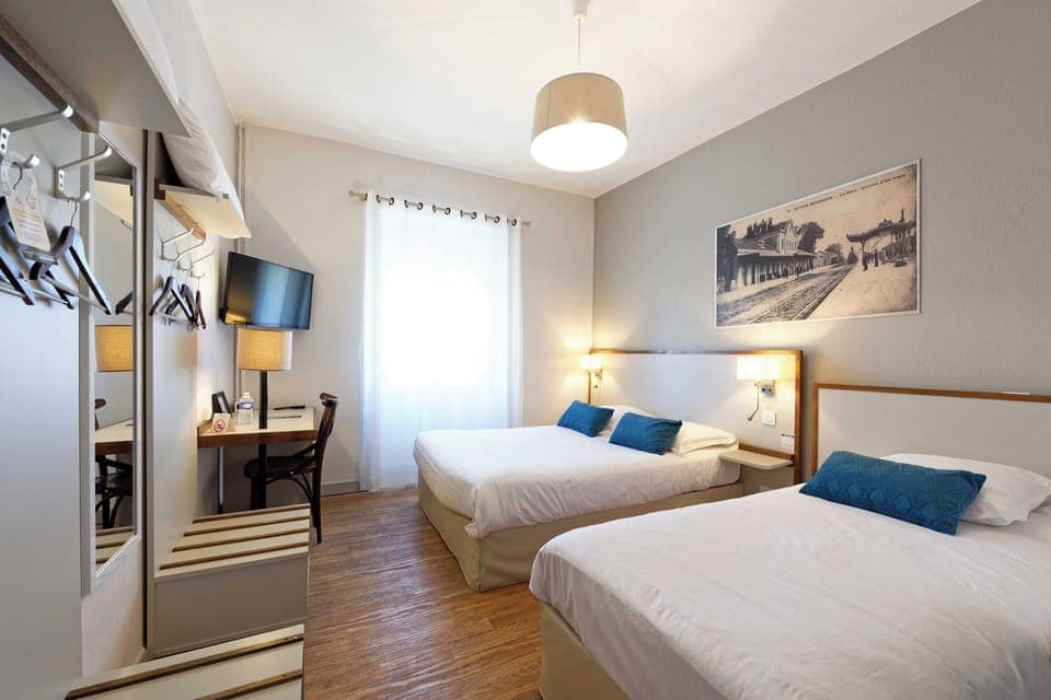 Comfort Triple Room | Individually decorated, individually furnished, desk, laptop workspace