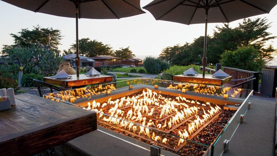 Breakfast, lunch, dinner served; Californian cuisine, ocean views 