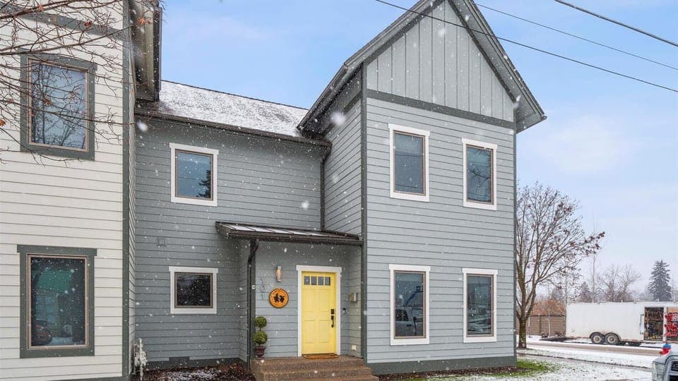 The Dancing Bears Den is located in the heart of downtown, but offers the space and serenity that no other downtown property provides.