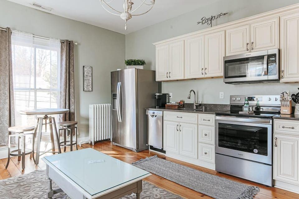 Apartment, Private Bathroom (The Bons Amis Suite) | Shared kitchen