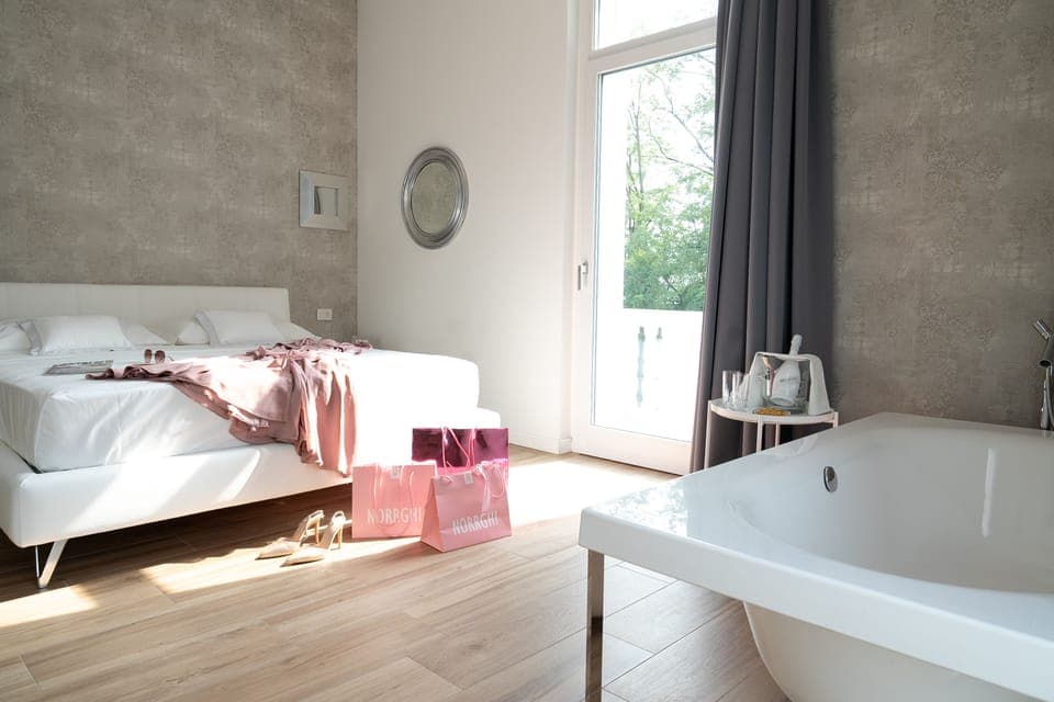 Luxury Room | Hypo-allergenic bedding, down comforters, Select Comfort beds, minibar