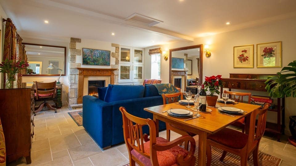 Sitting/Dining, Sundown Lodge, Bolthole Retreats