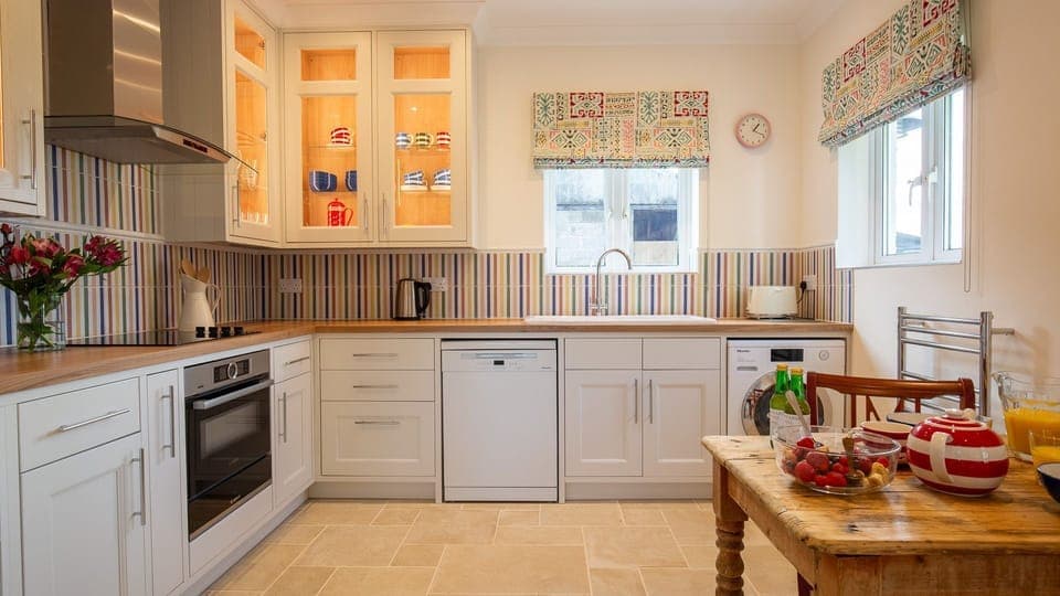 Kitchen, Sundown Lodge, Bolthole Retreats