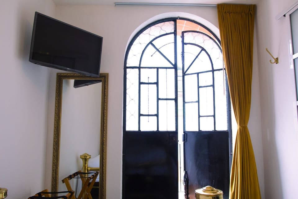 Design Room | Hypo-allergenic bedding, down comforters, free WiFi, bed sheets