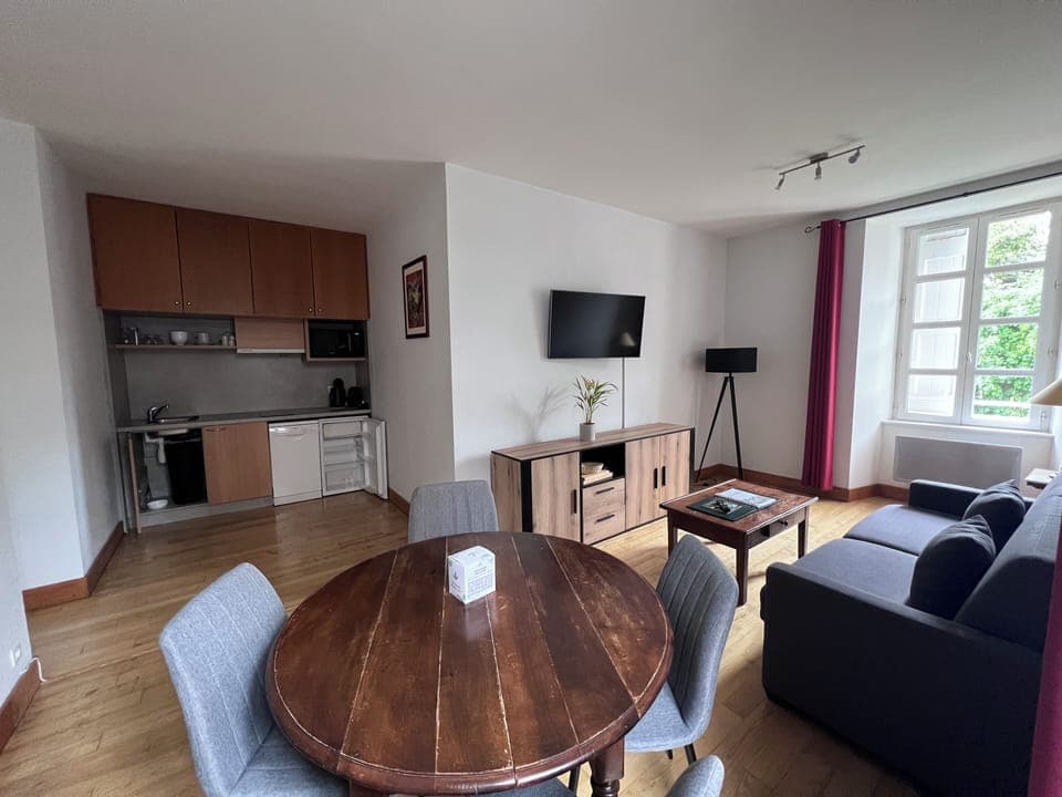 Apartment | Private kitchen | Fridge, microwave, oven, stovetop