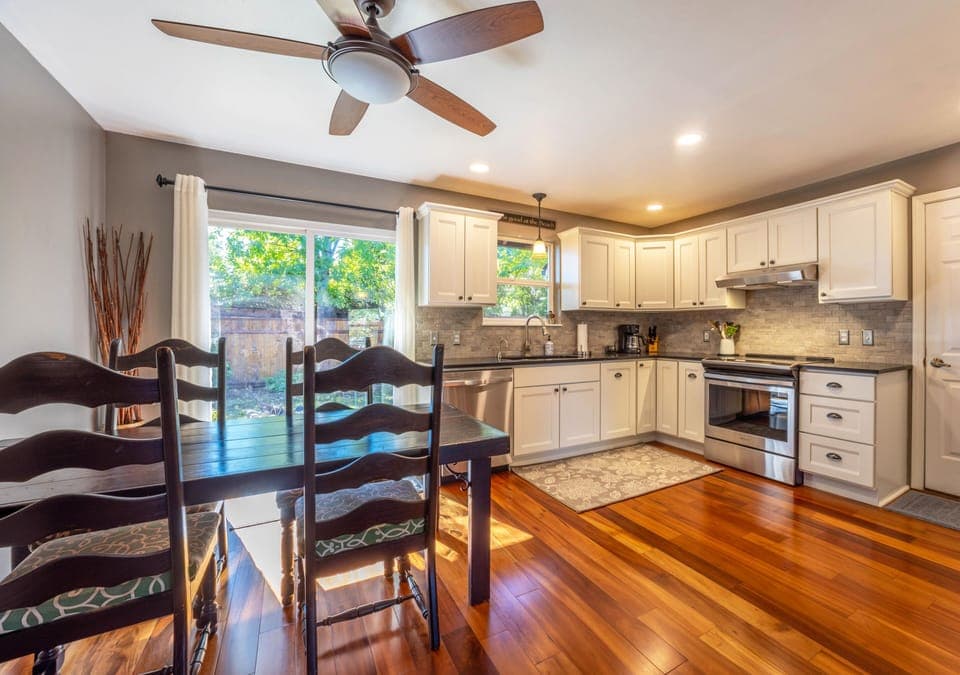 House, 2 Bedrooms | Private kitchen | Fridge, oven, stovetop, coffee/tea maker