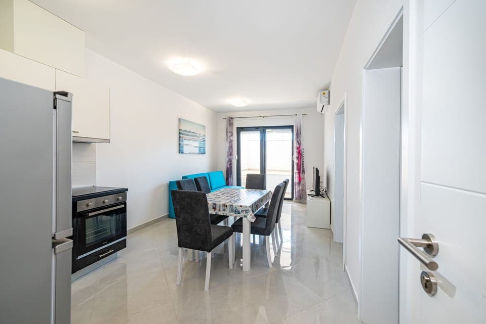 Apartment, 2 Bedrooms, Balcony, City View | Dining