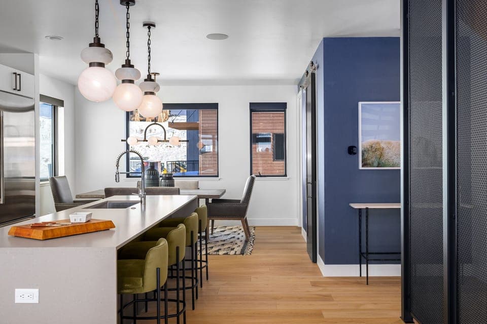 Spacious Flow Between the Rooms