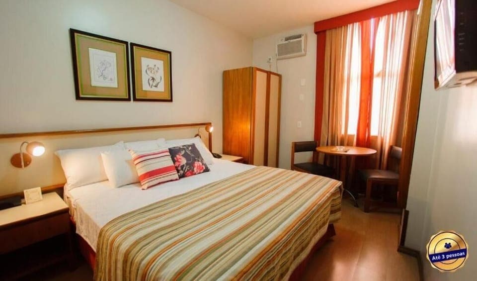Deluxe Room, 1 King Bed | Desk, free WiFi