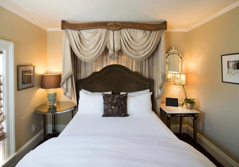 5 bedrooms, premium bedding, down comforters, individually decorated