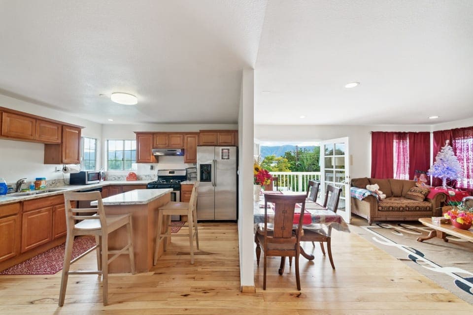 House, 3 Bedrooms | Private kitchen | Fridge, oven, stovetop, coffee/tea maker