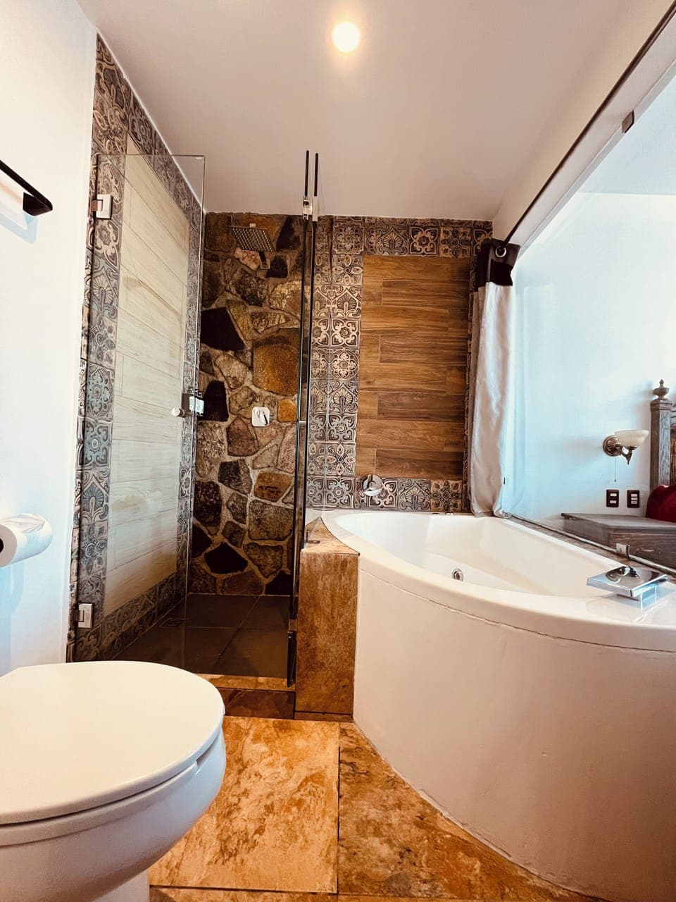 Superior Suite, Mountain View | Bathroom | Free toiletries, towels, soap, shampoo