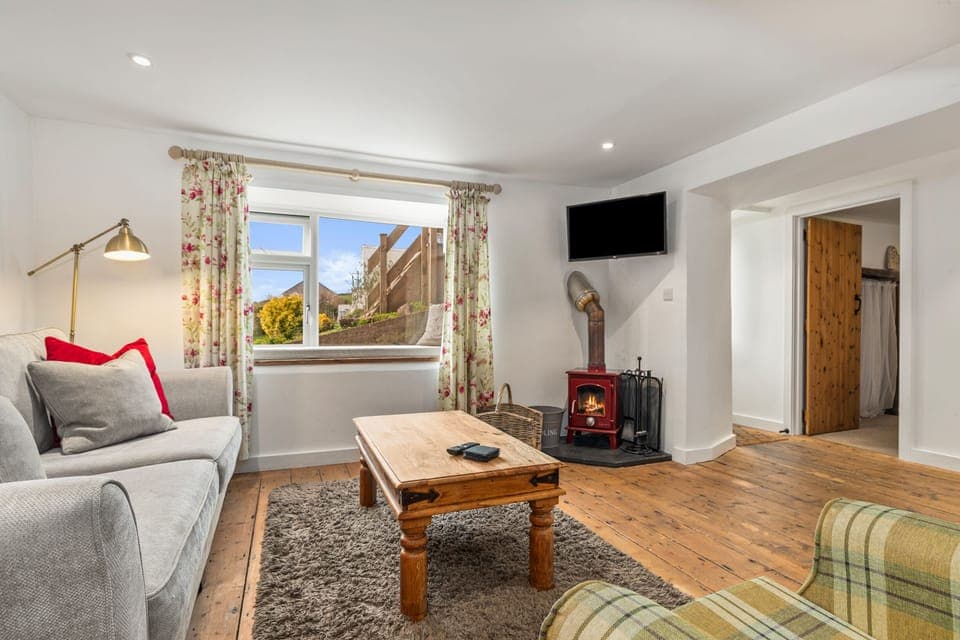 Sea Views, Walk to Beach