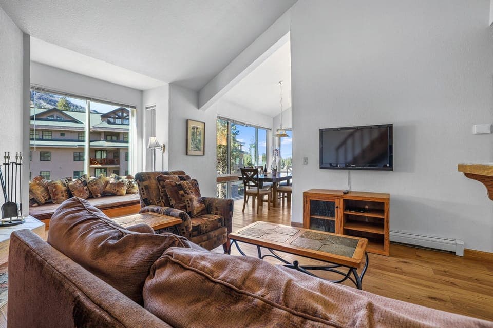 Condo, 1 Bedroom | Living area