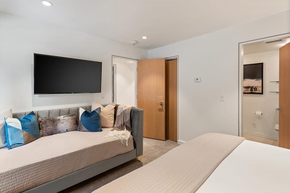 Second bedroom