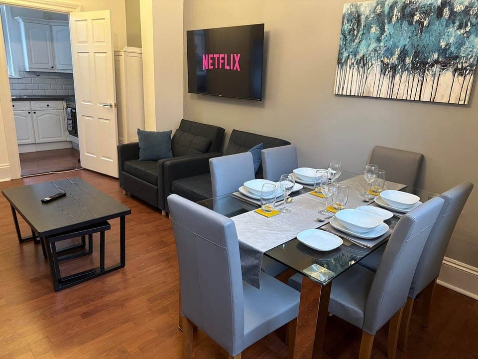 House | In-room dining