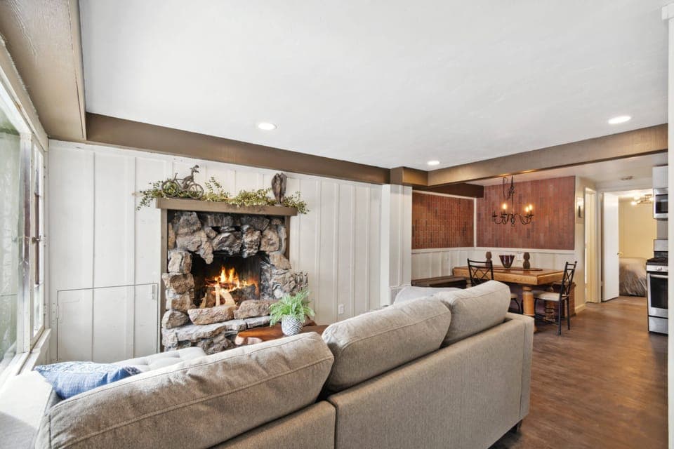 Living Room/Dining Room